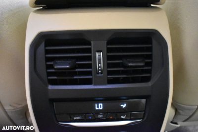 BMW Seria 3 330i Aut. Sport Line — photo 13