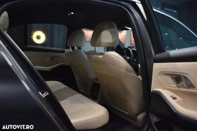 BMW Seria 3 330i Aut. Sport Line — photo 12