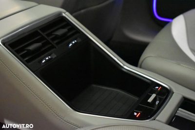 Porsche Panamera 4 — photo 17