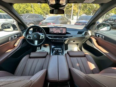 BMW X5 50 e xDrive M Sport — fotografia 18