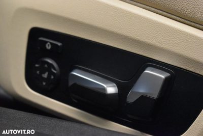 BMW Seria 3 330i Aut. Sport Line — photo 16