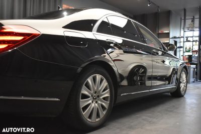Mercedes-Benz S 560 4MATIC Long Aut. — fotografia 30